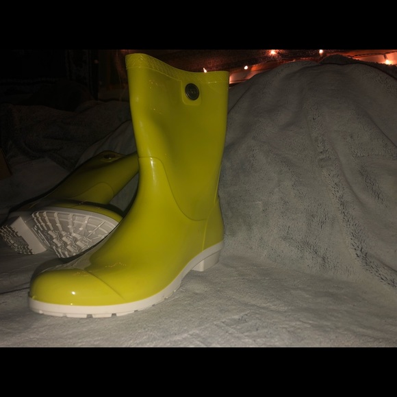 Ugg Rainboots - Picture 5 of 5